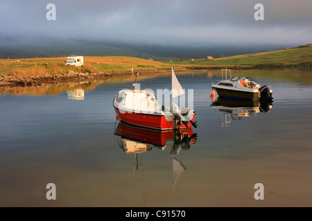 Shetland è la più settentrionale isola del gruppo della Scozia. La combinazione di interesse storico e ambientale rendono Shetland Foto Stock