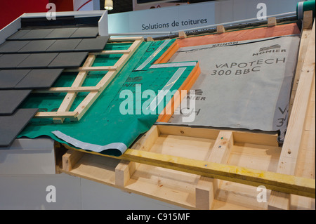 Parigi, Francia, Batimat Construction Materials Trade Show, Monier Company Wood Home Insulation Installation Building Products, Home Efficiency europe Foto Stock