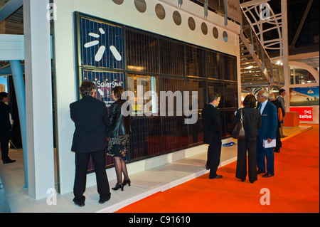 Parigi, Francia, Batimat materiali da costruzione Trade Show, Arcelormittal Metals Corporation, Pannelli Fotovoltaici sul display Foto Stock