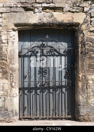 Cirencester ha avuto una lunga storia come un mercato e una città commerciale. Ci sono splendidi edifici storici per le vie del paese. Foto Stock