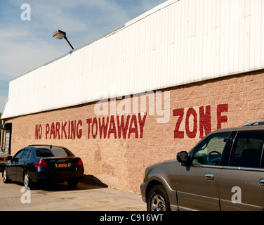 Le restrizioni per il parcheggio sono a posto tutto Coney Island per impedire la congestione durante gli affollati mesi estivi quando il traffico è a Foto Stock