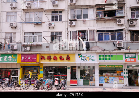 Shanghai è una città che si è sviluppata rapidamente e modernizzato. Foto Stock