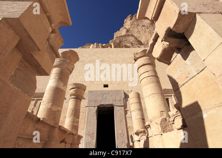 Il tempio mortuario di Deir el-Bahri Regina Hatshepsut una femmina di faraone della XVIII dinastia di Antico Egitto è un grande Foto Stock