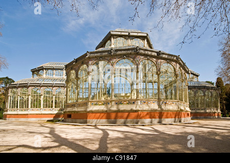 Il Palacio de Crystal fu costruito nel 1887 dall'architetto Ricardo Velazquez Bosco per le isole filippine mostre come una copia Foto Stock