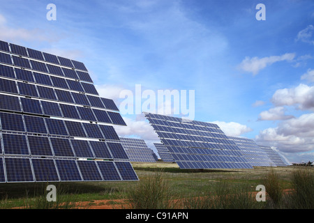 Impianto fotovoltaico vicino a Valdepenas, La Mancha, Castilla, Spagna Foto Stock