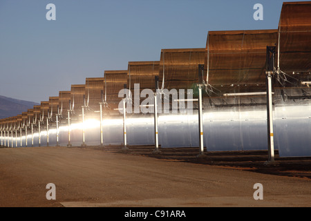 Andasol 1, il primo solare trogolo parabolico pianta di potere in Europa vicino a Guadix, Calahorra, Granada, Andalusia, Spagna Foto Stock