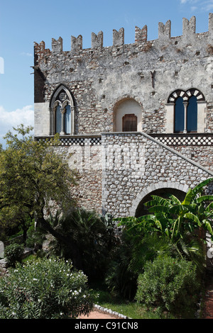 Il Castello di Venere è una storica collina del castello nella città di Erice. Foto Stock