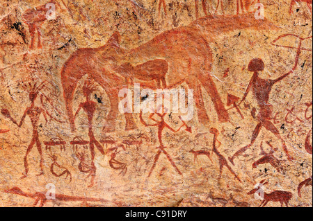 La ricostruzione della preistoria petrograph con i boscimani gazzelle e incinta elephant Bull del partito Ameib montagne Erongo Namibia Foto Stock