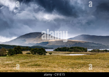 Area Blackmount di Glencoe, regione Strafthclyde, Argyll and Bute District, Scozia, con Loch Tulla appena visibile Foto Stock