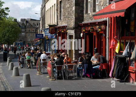 Cittã Vecchia di Edimburgo, ha mantenuto il suo impianto medievale e la riformazione di molti edifici dell'era. Foto Stock