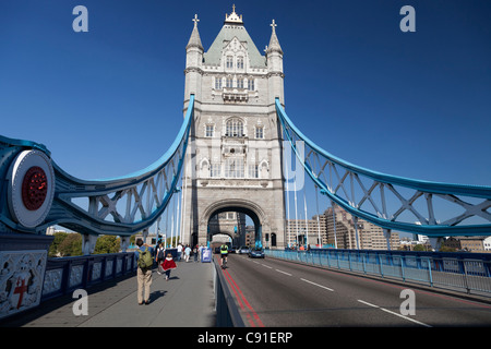 Il Tower Bridge durante l'autunno onda di calore 6 Foto Stock