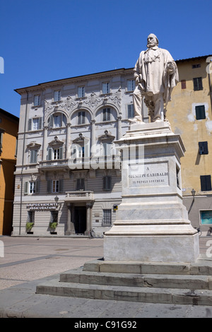 Vi è una statua di Giuseppe Garibaldi in Piazza del Giglio Lucca Toscana settentrionale, Italia. Foto Stock