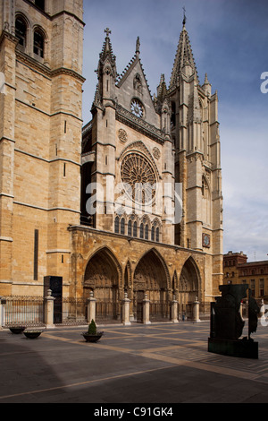 La cattedrale di Santa Maria de Regla Leon Provincia di Leon Vecchia Castiglia Castilla y Leon Castilla y Leon Spagna settentrionale Spagna Europa Foto Stock
