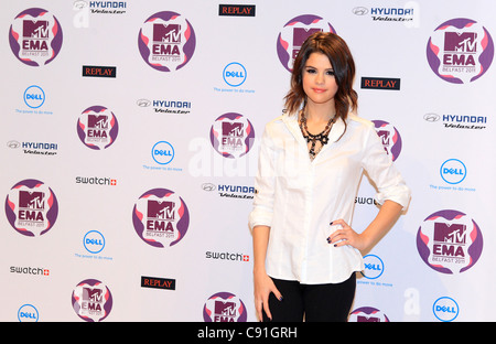 Noi cantante Selena Gomez pone per i fotografi a MTV European Musis Awards a Belfast, Irlanda del Nord Foto Stock