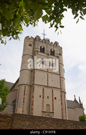 Chiesa collegiata di San Martino e di San Severo a Muenstermaifeld, Mayen-Koblenz, Eifel, Renania-Palatinato, Germania, Europa Foto Stock