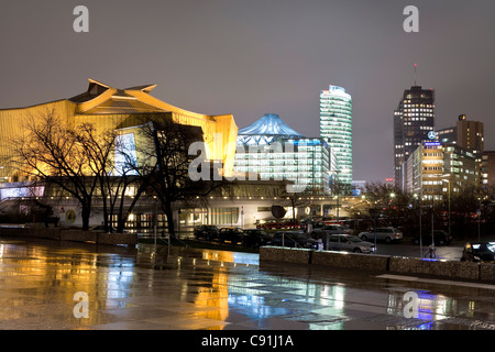 La Filarmonica di Berlino Concert Hall, sullo sfondo la Potsdamer Platz di Berlino, Germania, Europa Foto Stock