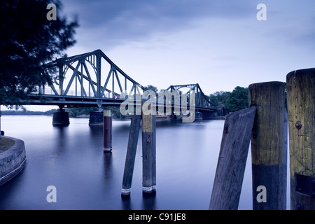 Glienicke ponte tra Berlino e Potsdam e Berlino, Germania, Europa Foto Stock