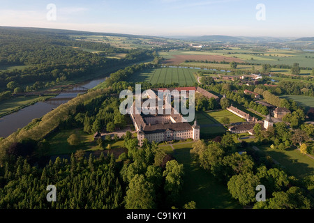 Vista aerea della Abbazia di corvey presso il fiume Weser, ex abbazia benedettina della Renania settentrionale-Vestfalia, Germania Foto Stock