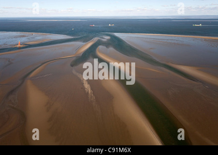 Antenna di barene e Lighthouse vicino alla bocca del fiume Weser, Bassa Sassonia, Germania Foto Stock