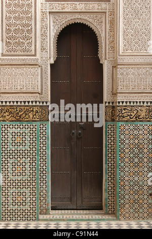 Porta all'Bou Inania Madrasa in Meknes, Marocco. Foto Stock