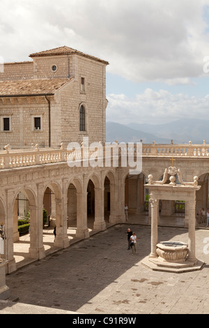 Chiostro del Bramante a Monte Cassino Abbey Foto Stock