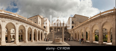 Chiostro del Bramante a Monte Cassino Abbey Foto Stock