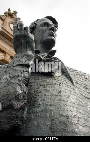 Statua di William Butler Yeats, Sligo, nella contea di Sligo, Irlanda Foto Stock