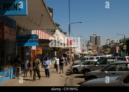 Henderson Street è una strada principale di Blantyre centro città. Foto Stock