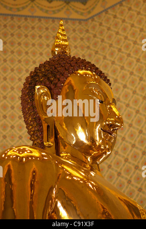Sukhothai Traimit Golden Buddha - seduto - la più grande Buddha d'oro nel mondo del peso di 5 tonnellate e più di 700 anni Foto Stock