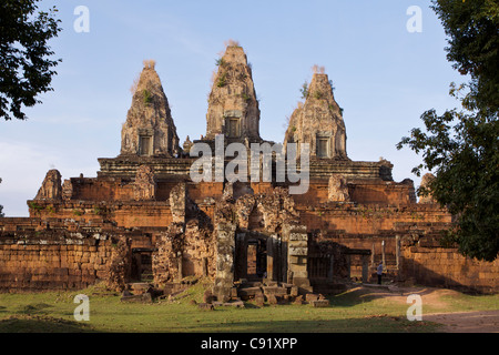 Pre Rup è un tempio di Angkor Cambogia costruito come il tempio di stato del Re Rajendravarman e dedicato nel 961 o 962. Si tratta di un Foto Stock