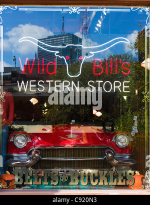 Finestra di 'Wild Bill's Western Store' su N Market Street nel West End Historic District, Dallas, Texas, Stati Uniti d'America Foto Stock