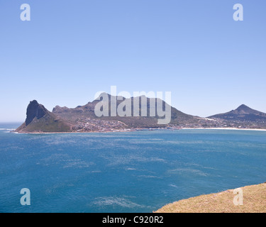 La sentinella è un picco di montagna che protegge l'ingresso a Hout Bay Harbor vicino a Città del Capo in Sud Africa. Foto Stock