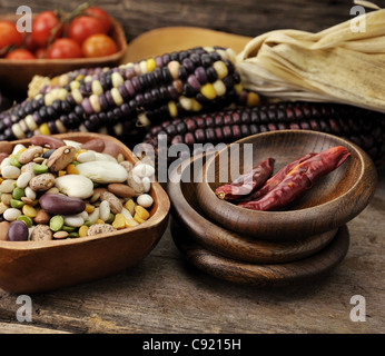 Coloratissimo Mix di fagioli, lenticchia, verde e piselli gialli Foto Stock