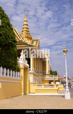 Il Chan Chaya edificio è una storica allestita al Palazzo Reale edificio che domina la Sotheraos boulevard a Phnom Foto Stock
