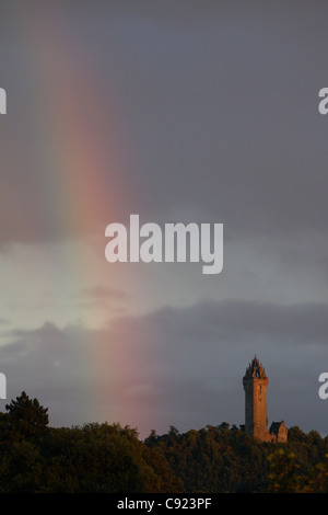 National Wallace Monument (generalmente noto come il Monumento Wallace) è una torre in piedi sul vertice di Abbey Craig e è il Foto Stock