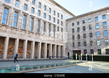 Ex Ministero dell'aria edificio, che attualmente il ministero federale delle finanze Building a Berlino ,Germania. Foto Stock