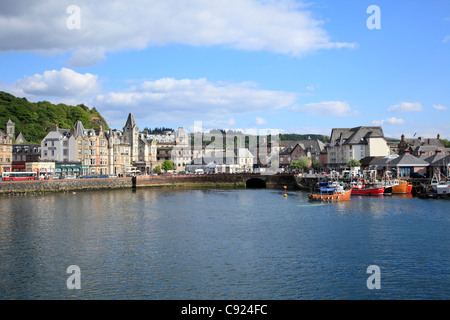 Barche da pesca nel porto di Oban. Oban è una porta di lavoro sulla costa ovest. Foto Stock