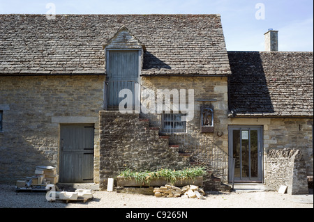 Laboratori di artigiani nel Gloucestershire costruito dal tradizionale Cotswold pietra dell'area. Foto Stock