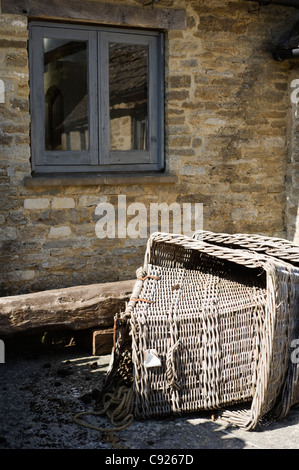 Laboratori di artigiani nel Gloucestershire costruito dal tradizionale Cotswold pietra dell'area. Foto Stock