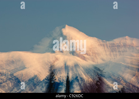Alba la luce sul lato sud del monte McKinley e l'Alaska Range, Denali State Park, centromeridionale Alaska, inverno Foto Stock