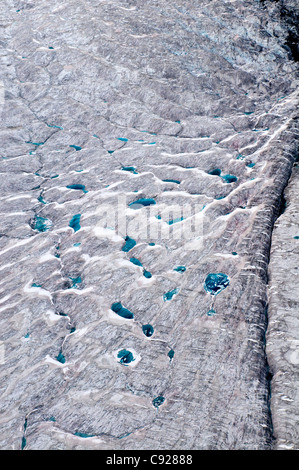 Vista aerea del blu acqua piscine su Ruth ghiacciaio nel Parco Nazionale di Denali & preservare, Interior Alaska, estate Foto Stock