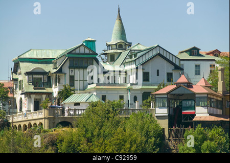 Il Cile, Valparaiso, Palacio Baburizza, visto da Casa Signore Cochrane Foto Stock