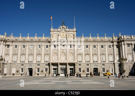 Plaza de Armas - cortile interno - del Palacio Real Royal Palace conosciuto anche come il Palacio de Oriente Est Palace Foto Stock