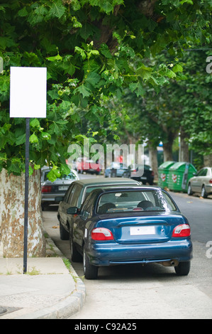 Il Cile, Vina del Mar, tsunami segno di evacuazione a lato di una strada Foto Stock