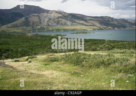 Il Cile, Patagonia, vista lago Sofia, appena al di fuori del Parco Nazionale Torres del Paine, vicino a Puerto Natales Foto Stock