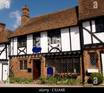 Shelly's Tea Rooms in Chilham sono in un edificio storico con un telaio di legno in un villaggio tradizionale impostazione. Foto Stock