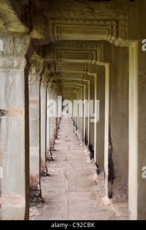 Angkor Wat è un complesso tempio in Cambogia costruito dal re Suryavarman II nel XII secolo in stile Khmer. Si tratta di un'UNESCO Foto Stock