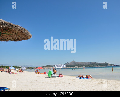 Spiaggia di Alcudia, Maiorca, isole Baleari, Spagna, Europa Foto Stock