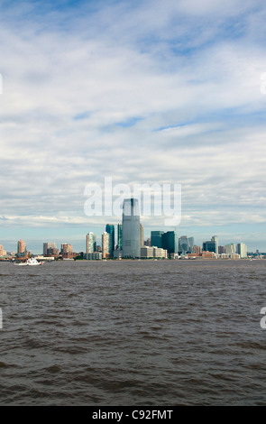 Jersey City grattacieli (Goldman Sachs 30 Hudson Street) acqua fangosa postumi di tempesta Irene (28 agosto 2011) Foto Stock