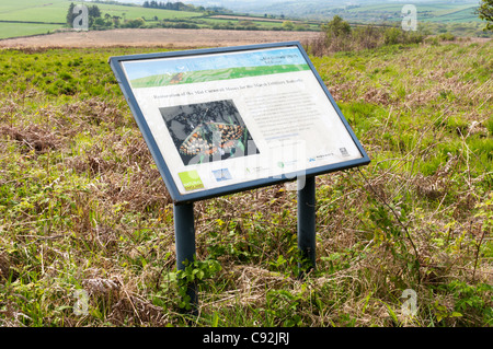 Un segno sulla Tregonetha Downs nella metà di Cornovaglia dettagli il restauro della zona di conservare il Marsh Fritillary Butterfly Foto Stock